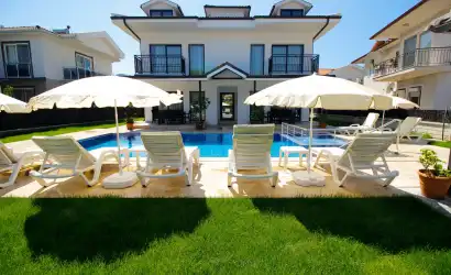 Olive Nera Dalyan Fethiye dalyan mevkiinde yer alan çocuk havuzlu 4+1 villamız.