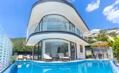 Villa Bride Premium Kalkan Kalamar mevkiinde yer alan 4+1 kalabalık aileye uygun villamız.