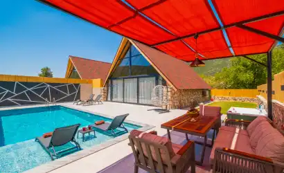 Villa Pine 1 Kalkan Sarıbelen mevkiinde bulunan 2+1 jakuzili villamız.