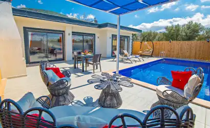 Villa Cüce – Üzümlü Kalkan’da Muhafazakar Lüks Balayı Villası | Tatilimiz Villada