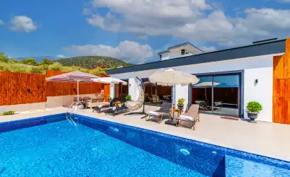 Villa İnziva Kalkanın Çavdır Mevkiinde yer alan 2+1 Müstakil Havuzlu Villamız