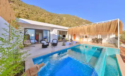 Villa Pukka – Kalkan Akbel’de Deniz Manzaralı Balayı Villası | Tatilimiz Villada