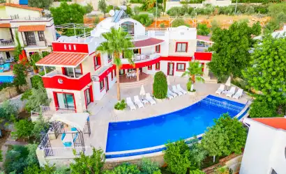 Kalkan'da 8 Yatak Odalı, Özel Havuzlu ve Doğa Manzaralı Tatil Villası