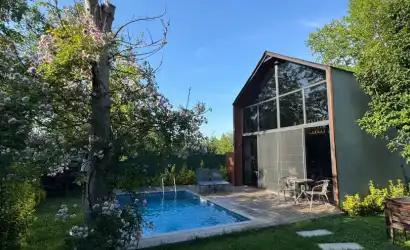 Villa Room Sabanca Kırkpınar mevkiinde yer alan havuz ısıtmalı 1+1 villamız.