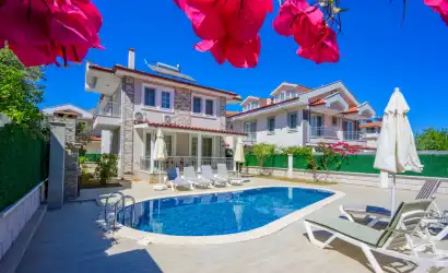 Villa Pera Mera 1 Ortaca Dalyan mevkiinde yer alan kalabalık aileye uygun villamız.