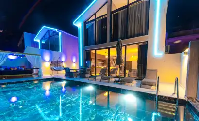 Villa Bride Diamond Kalkan Ordu mevkiinde bulunan 2+1 balayı villamız.