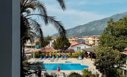 Apart Ay Işığı 5 Fethiye'nin Ölüdeniz - Hisarönü mevkiinde yer alan ortak havuzlu apartımız.