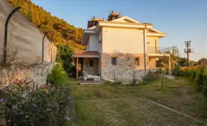 Villa wisteria Fethiye Faralya mevkiinde yer alan 4 kişilik aileler ve balayı çiftleri için uygun villamız.